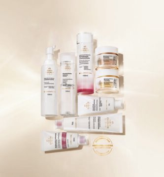 Skincare Chronos Natura com linha completa de tratamento facial, sérum multiclareador, antissinais por idade e protetor FPS 70